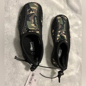 ***😀3 for $35./NWT White Mountain childs water shoes - size 11